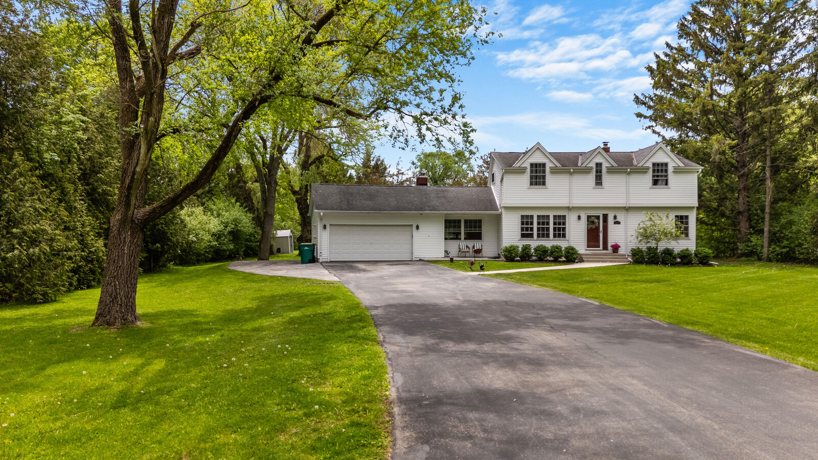 Property Photo: 1627 W Fiesta Ln WI 53092
