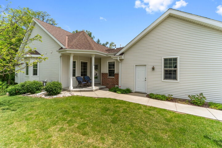 Property Photo: 830 Elise Ct WI 53189