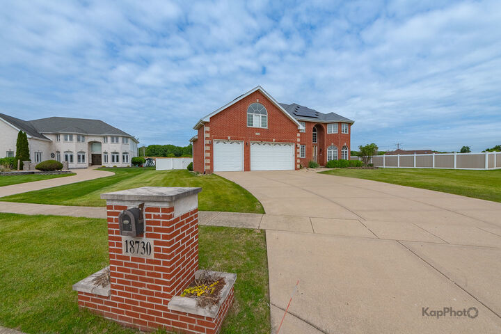Property Photo:  18730 Welch Way  IL 60478 