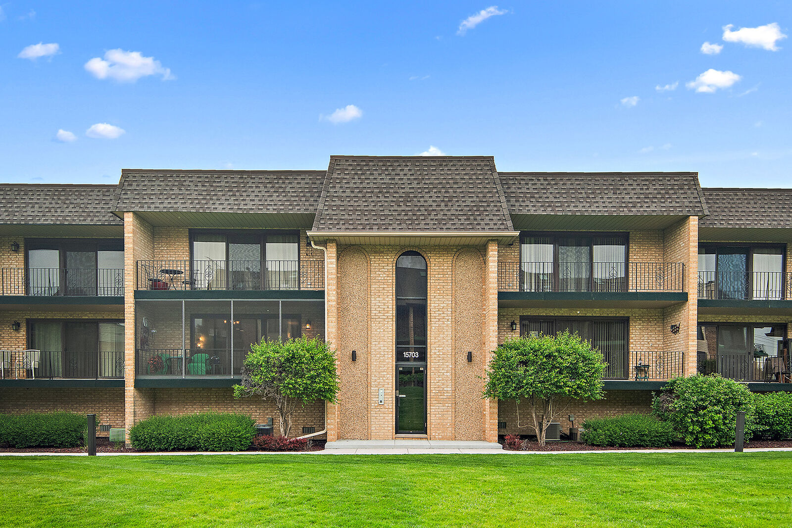 Property Photo:  15703 Old Orchard Court 1S  IL 60462 