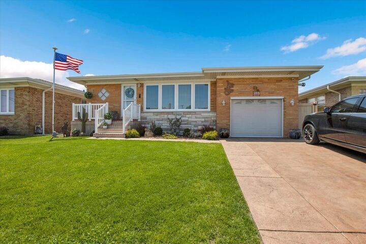 Property Photo: 8537 W Winona Street IL 60656