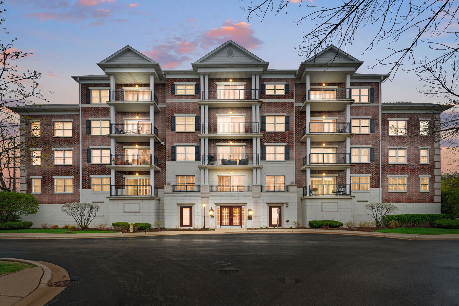 Property Photo:  400 McDaniels Circle 405  IL 60514 