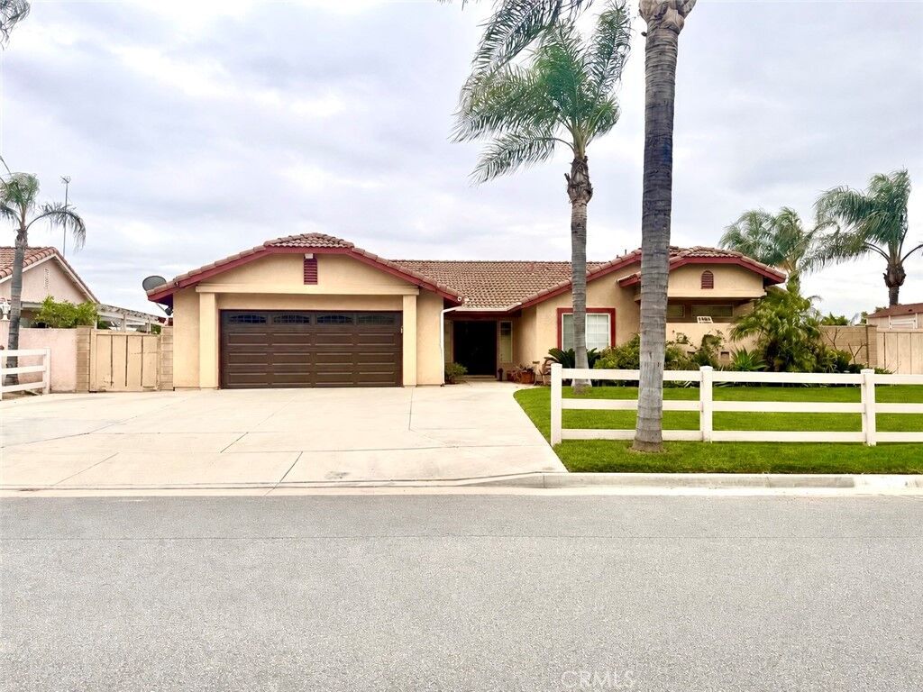 Property Photo: 5608 Via Escalante CA 92509
