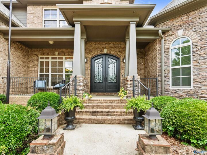 Property Photo:  10 Oakshire Place  AL 35748 