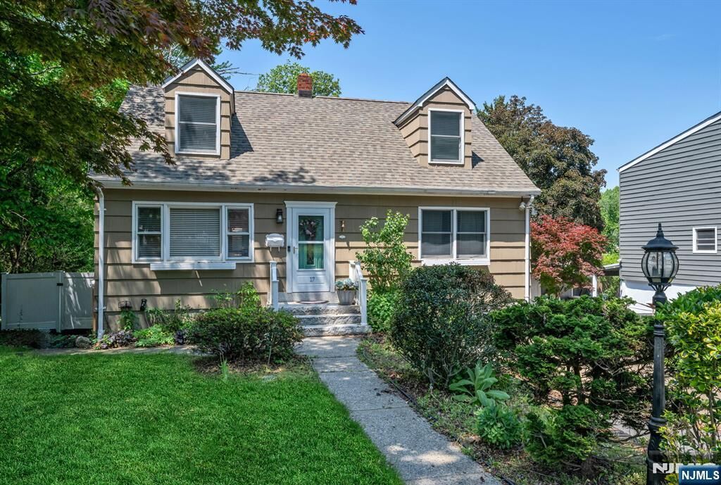 Property Photo:  17 Canterbury Road  NJ 07456 