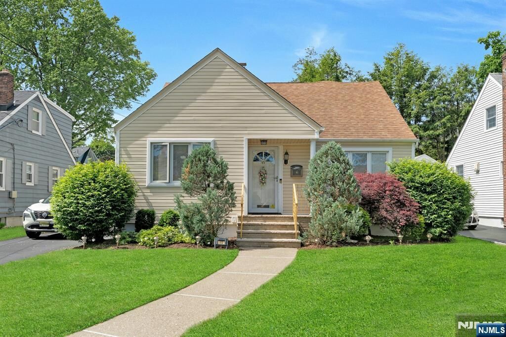 Property Photo:  45 W Oldis Street  NJ 07662 