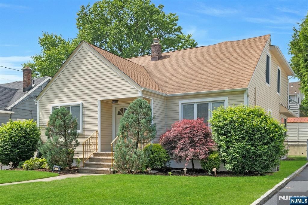 Property Photo:  45 W Oldis Street  NJ 07662 