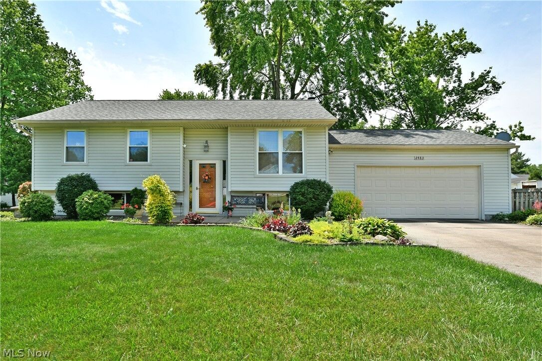 Property Photo:  2483 Trentwood Drive SE  OH 44484 