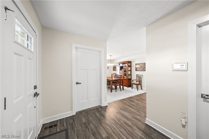 Property Photo: 1519 Duncan Way OH 44241