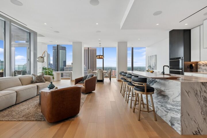 Property Photo:  255 Hennepin Ave 3107  MN 55401 