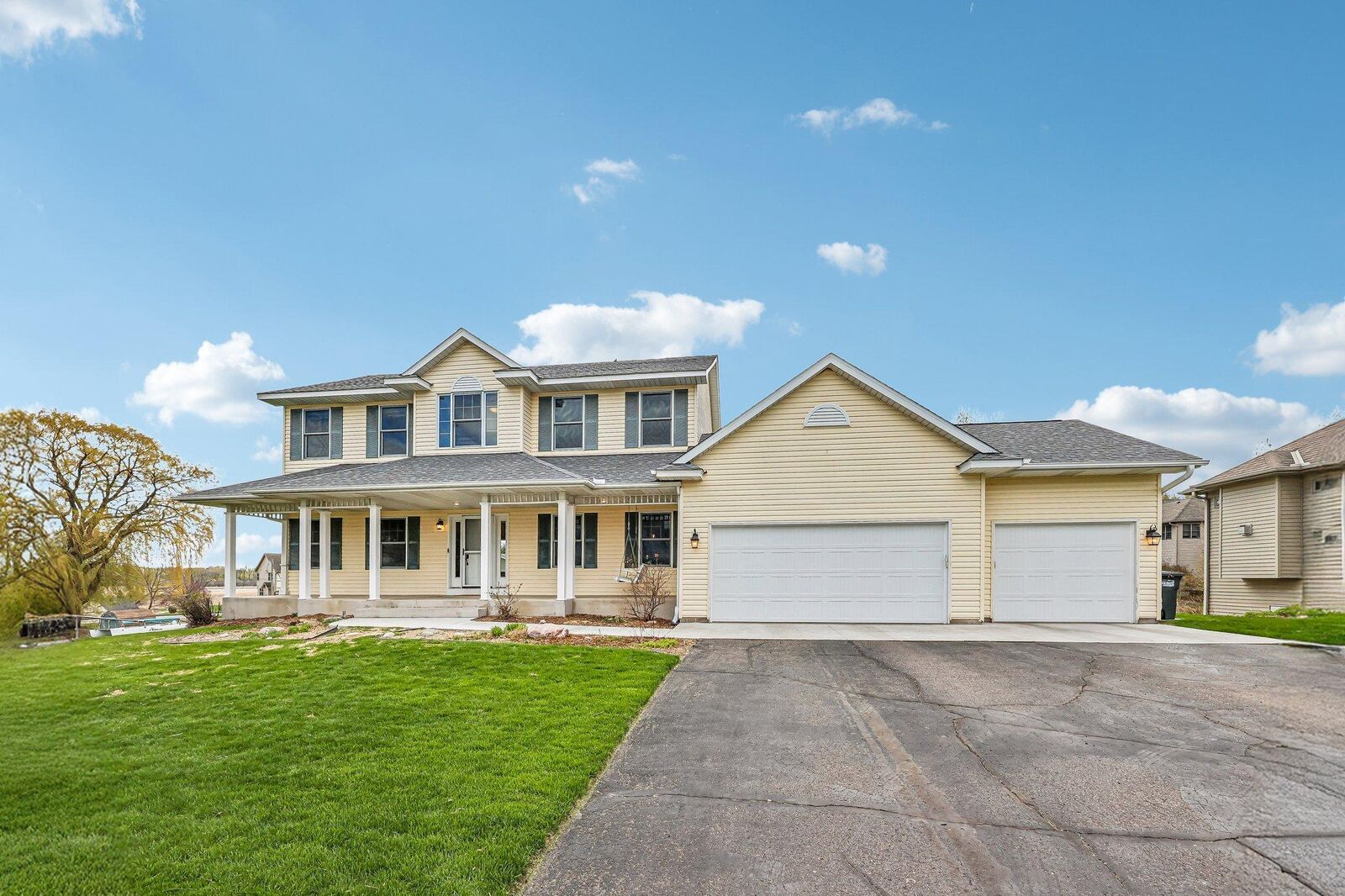 Property Photo: 2608 Sandterra Circle MN 55110
