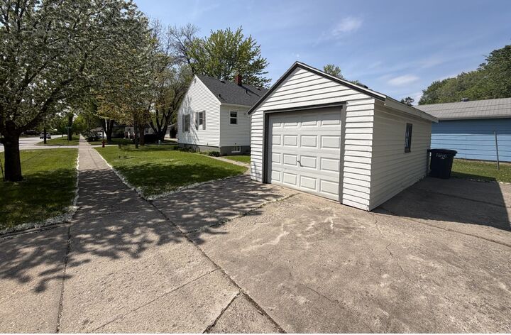 Property Photo:  1630 14th Street S  ND 58103 