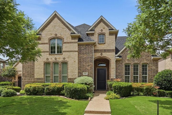 Property Photo:  2207 Malin Drive  TX 76262 