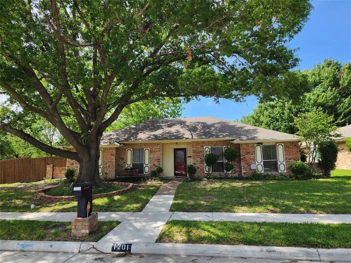 Property Photo: 1201 Dandelion Drive TX 75043