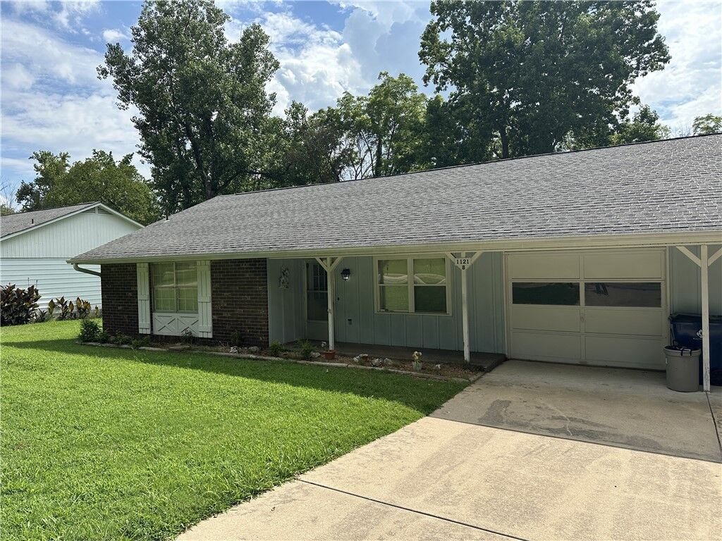Property Photo:  1121 Meadowbrook Drive  AR 72653 