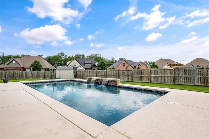 Property Photo: 1701 Helen Lane AR 72713