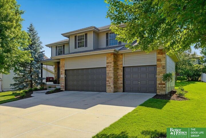 Property Photo:  12427 S 79 Avenue  NE 68046 