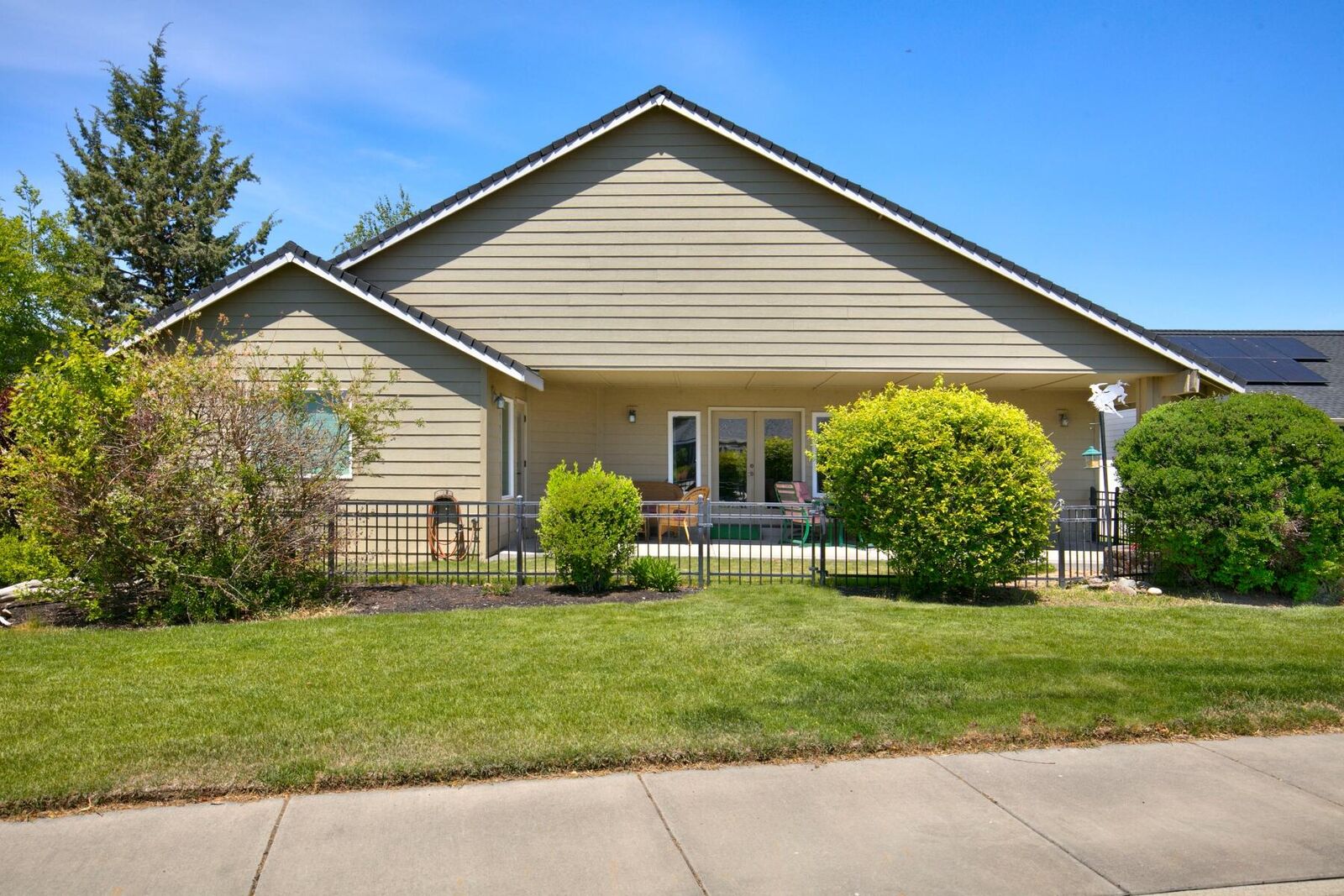 Property Photo:  4460 SW Trevino Court  OR 97756 