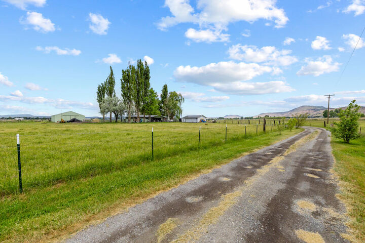 Property Photo:  5820 Highway 39  OR 97603 