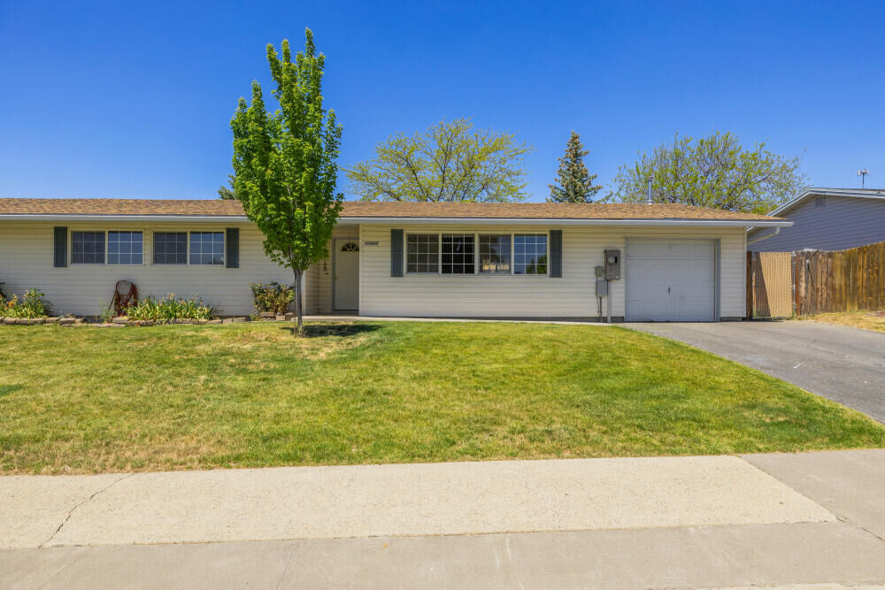 Property Photo:  10405 Preddy Avenue  OR 97603 