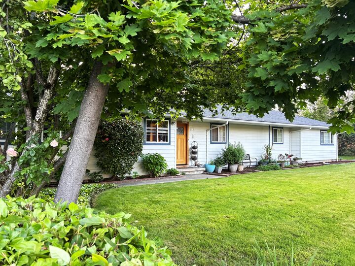 Property Photo:  930 NE Wesley Lane  OR 97526 
