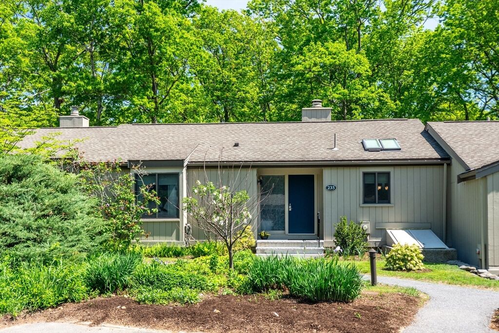 Property Photo:  235 Aspen Cir 235  MA 01773 
