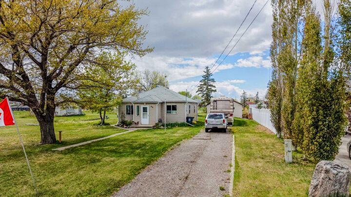 Property Photo: 254 N 200 W AB T0K 2S0