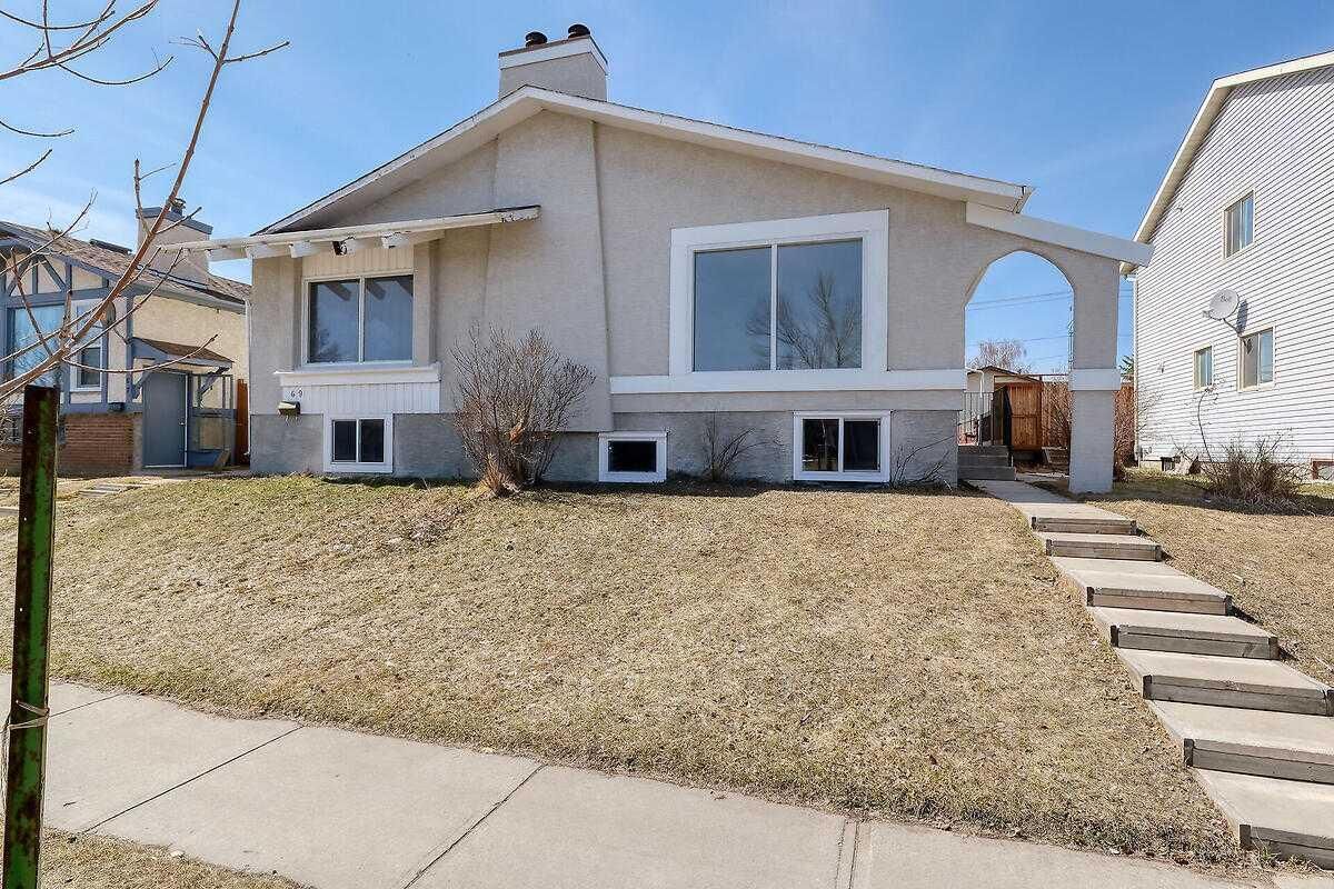 Property Photo:  71 Falton Drive NE  AB T3K 1K6 