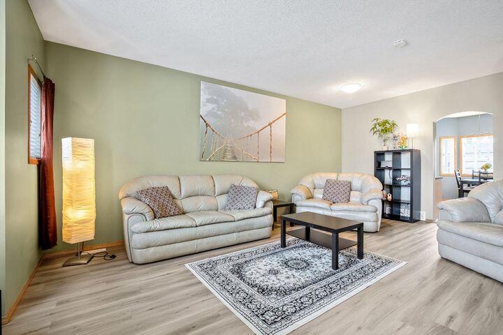 209 Strathcona Circle — photo 1