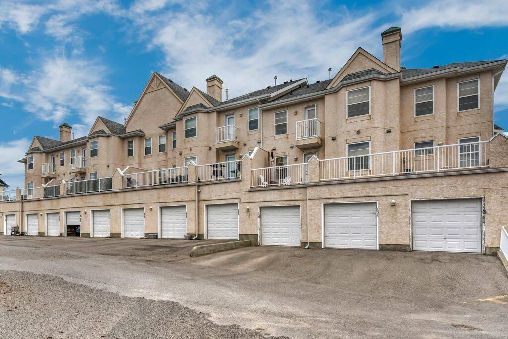Property Photo:  50 Westland Road 300  AB T1S 1N1 