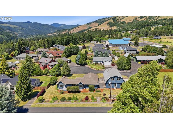 Property Photo: 1114 Neal Rd WA 98672
