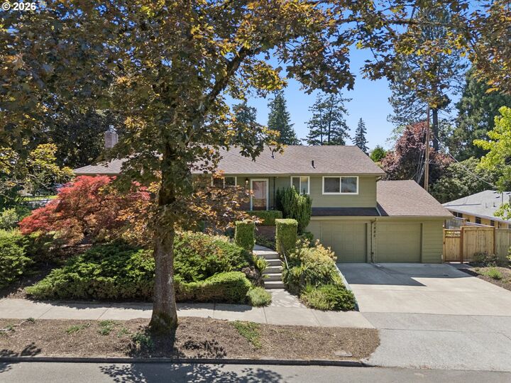 Property Photo: 1885 SW Huntington Ave OR 97225