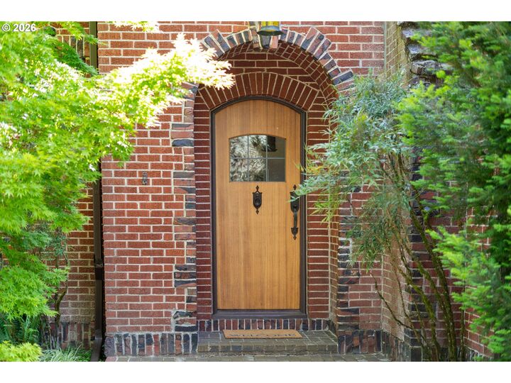 Property Photo:  4500 SW Laurelwood Ave  OR 97225 