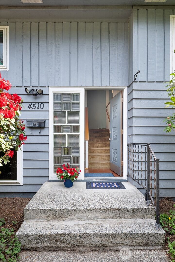 Property Photo:  4510  237th Place SW  WA 98043 