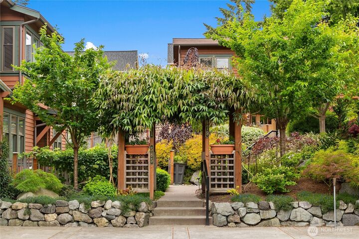 Property Photo: 565 Ericksen Avenue NE WA 98110