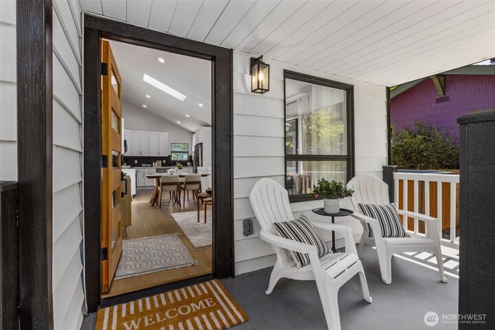 Property Photo: 5216 40th Avenue SW WA 98136