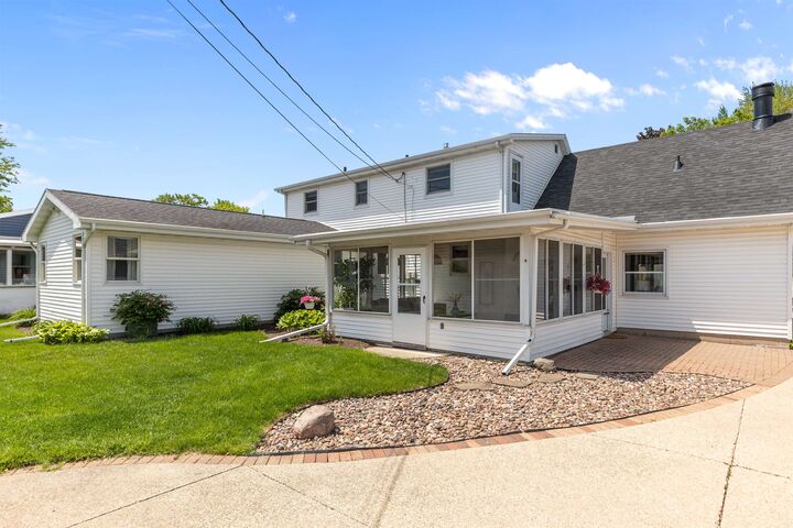 Property Photo:  2714 N Elmwood Court  WI 54911-2225 