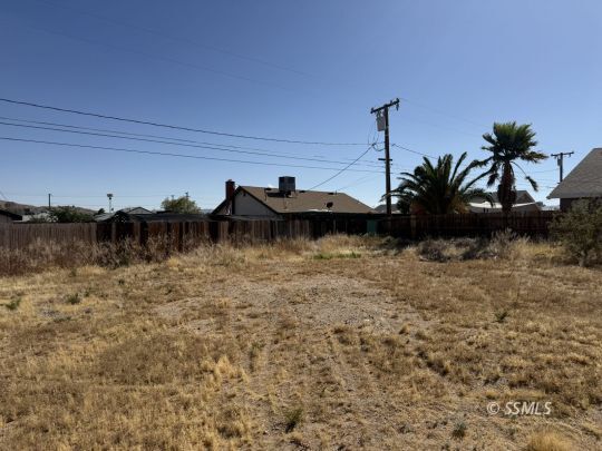 Property Photo:  1329 W Willow Ave  CA 93555 
