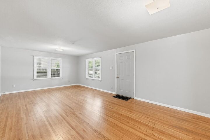 Property Photo: 1702 S Greenwood Ave KS 67211