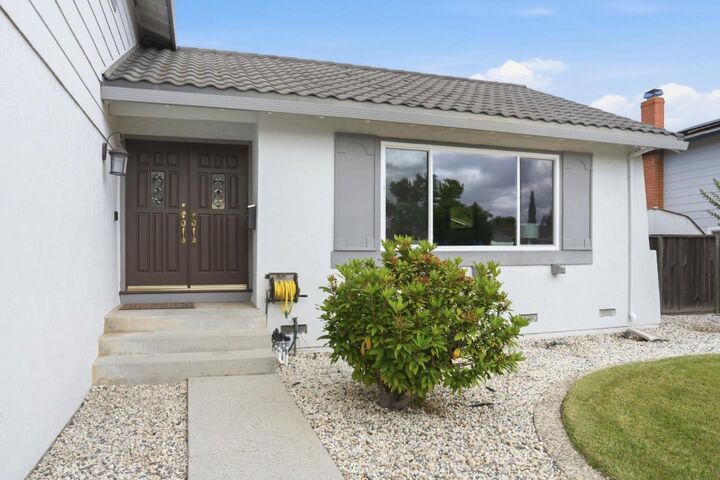 Property Photo:  6165 Calle Del Conejo  CA 95120 
