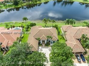 Property Photo:  2708 Meadowood Dr 2708  FL 33332 