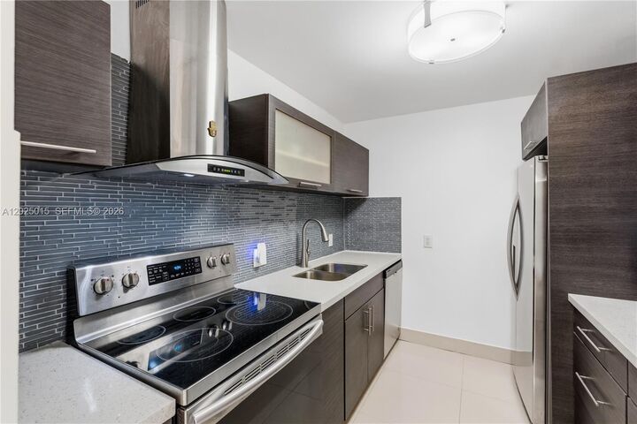 Property Photo: 3625 N Country Club Dr 402 FL 33180