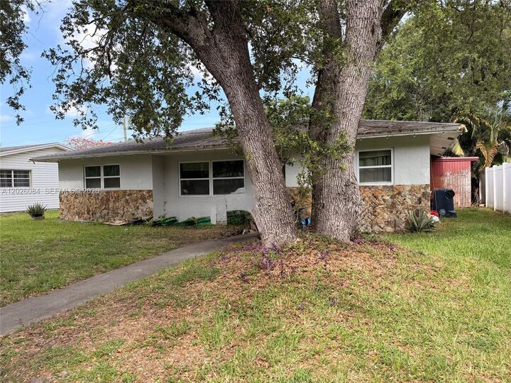 Property Photo:  5180 SW 27th Ter  FL 33312 