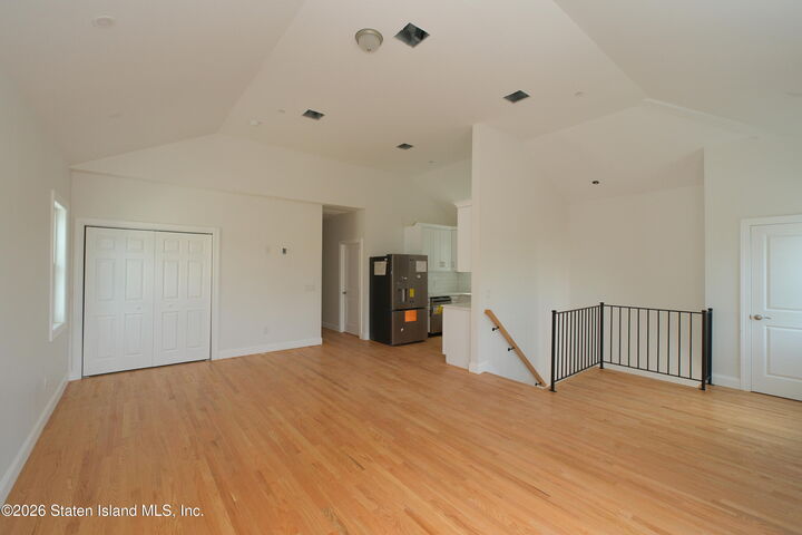 Property Photo:  124 Castleton Avenue  NY 10301 