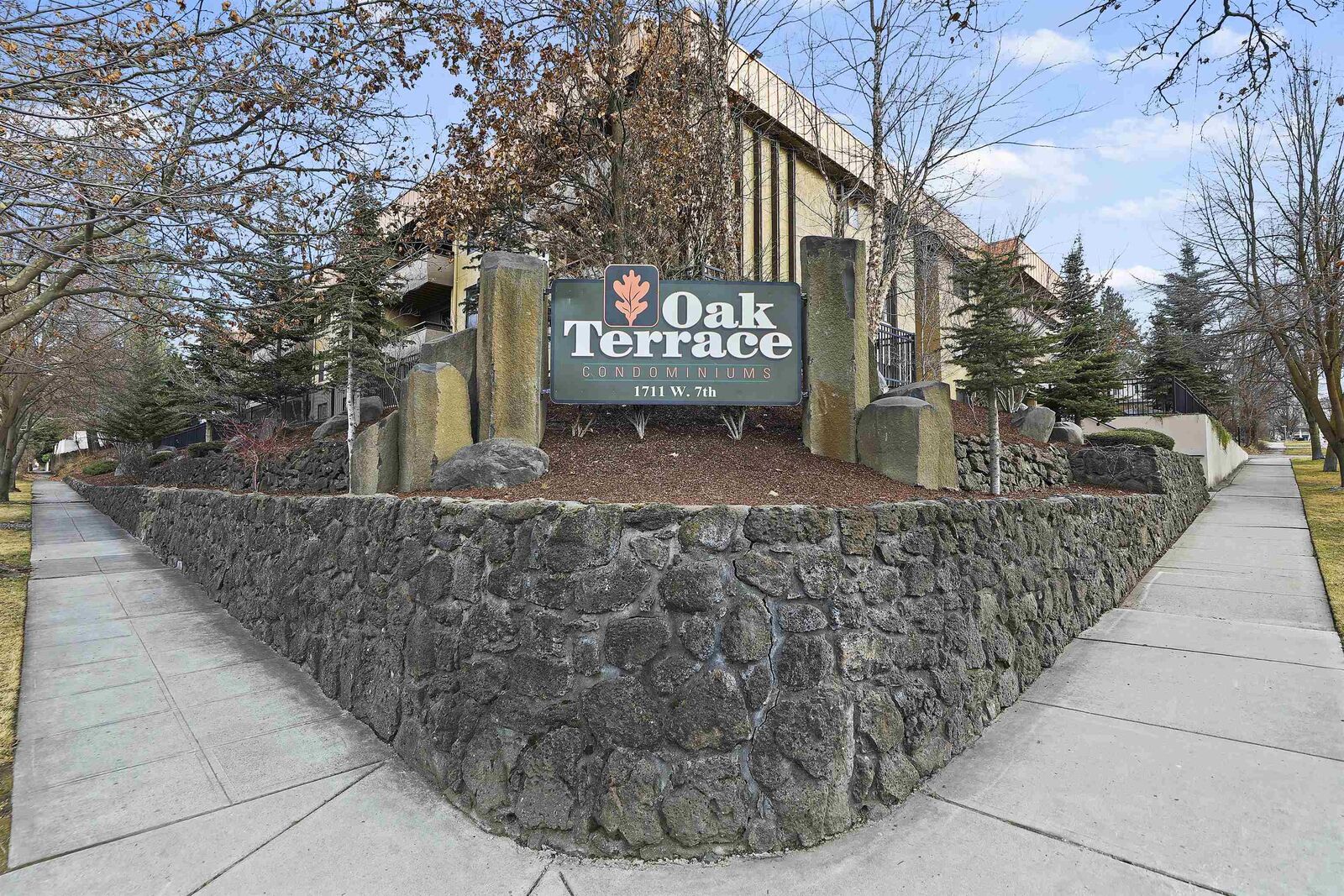 Property Photo: 1711 W 7th Ave 106 WA 99204