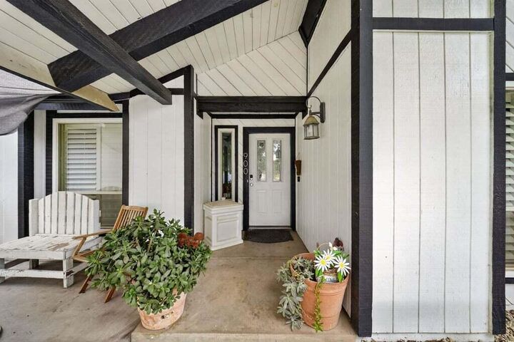 Property Photo:  900 N Vista Street  CA 93292 