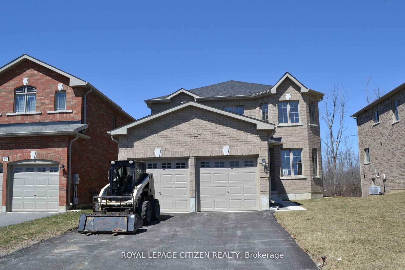 Property Photo: 41 Carew Boulevard ON K9V 0P7