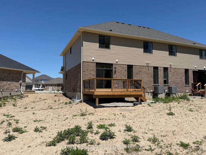 Property Photo: 8 Columbus Court ON N5P 0E5