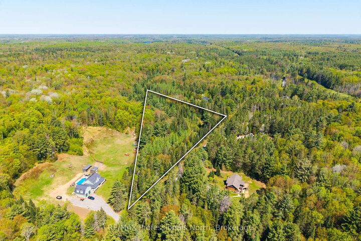 Property Photo:  3116 Old Muskoka Road  ON P0B 1M0 