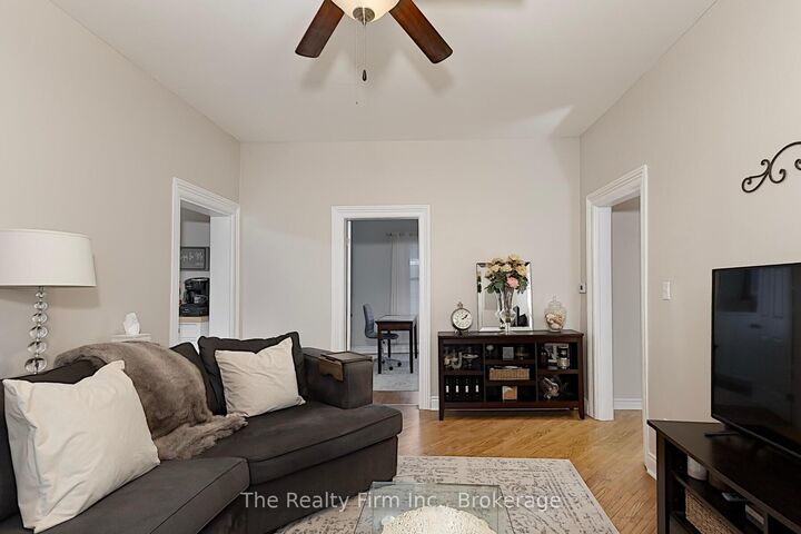 Property Photo:  134 Well Street  ON N5A 4M1 